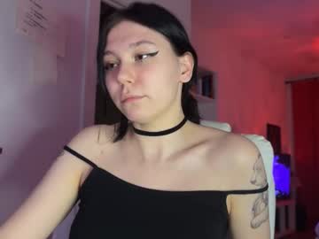 Pinkdollylovv Chaturbate stream image from April 20, 2025