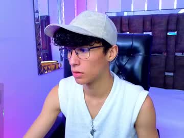 Fem_Loui Chaturbate stream image from April 21, 2025