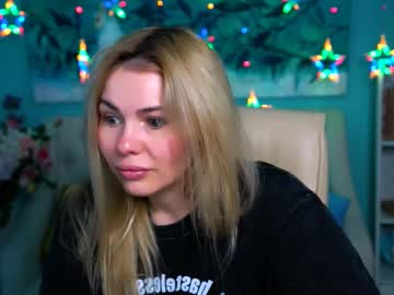 Loricarroll Chaturbate stream image from April 21, 2025