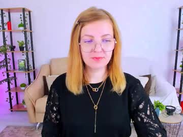 Youruniversee Chaturbate stream image from April 21, 2025