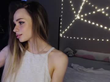 Kira_Lux Chaturbate stream image from April 21, 2025