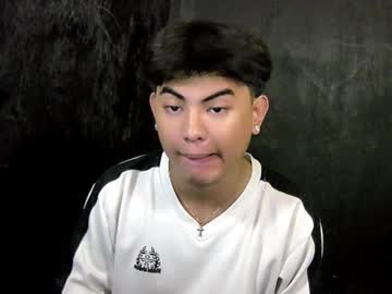 Thehugecomeback Chaturbate stream image from April 21, 2025