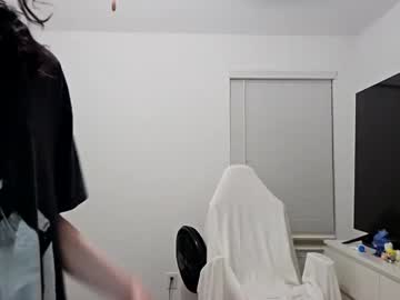 Emilyfox5 Chaturbate stream image from April 21, 2025