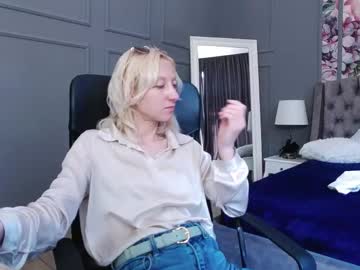 Natalie_Bitton Chaturbate stream image from April 21, 2025