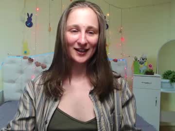 Michellee11 Chaturbate stream image from April 21, 2025