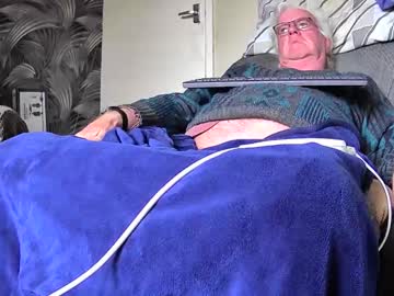 Pusyrubber Chaturbate stream image from April 21, 2025