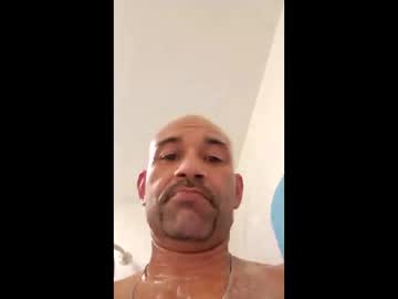 Meezzy2 Chaturbate stream image from April 21, 2025