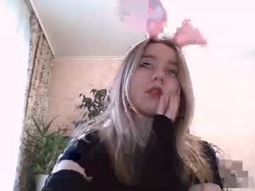 Olya_Moormeir Chaturbate stream image from April 21, 2025