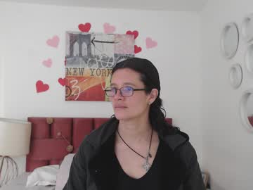 Sereneclarks_ Chaturbate stream image from April 21, 2025