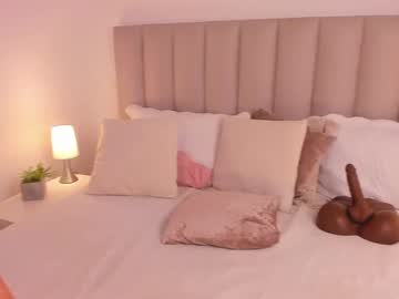 Aliceveraa_ Chaturbate stream image from April 21, 2025