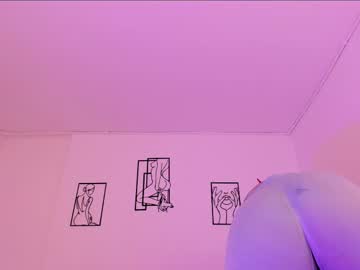 Cloehonney Chaturbate stream image from April 21, 2025