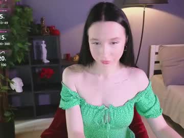 Elowstar Chaturbate stream image from April 21, 2025