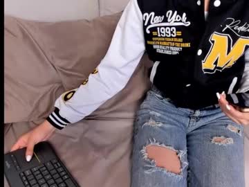 Amy_Hon Chaturbate stream image from April 21, 2025