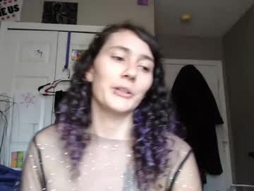 Violethooper Chaturbate stream image from April 21, 2025