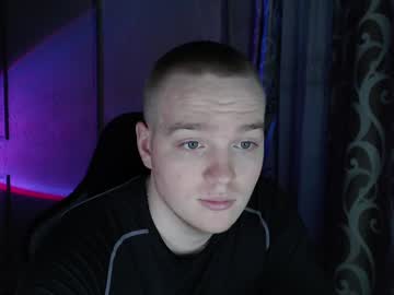 Whitekusi Chaturbate stream image from April 21, 2025