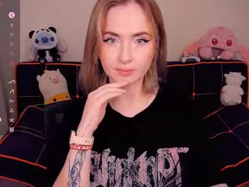 Shyfoxxxy Chaturbate stream image from April 21, 2025