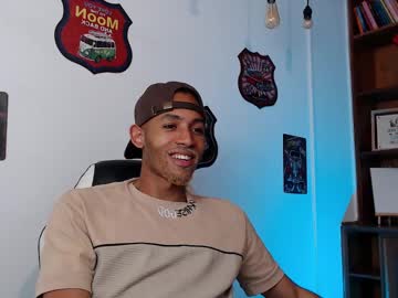 Bentowilliams Chaturbate stream image from April 21, 2025