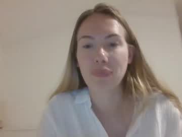 Ivyyy1995 Chaturbate stream image from April 21, 2025