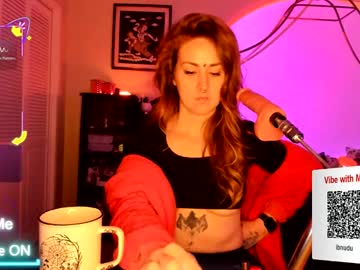 Trixiedivine Chaturbate stream image from April 21, 2025