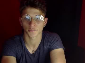 Dereckzimmerman Chaturbate stream image from April 21, 2025