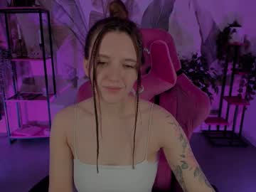 Jennydens Chaturbate stream image from April 21, 2025