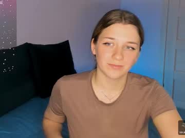 Mollymi0 Chaturbate stream image from April 21, 2025