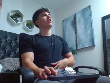 Andre_Parker Chaturbate stream image from April 22, 2025