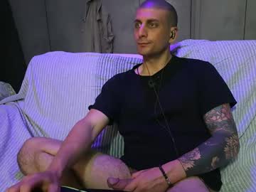 Redlowet Chaturbate stream image from April 22, 2025