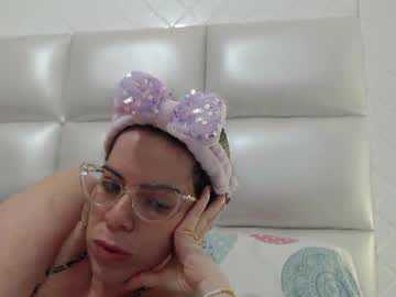 Ashlymoon Chaturbate stream image from April 22, 2025