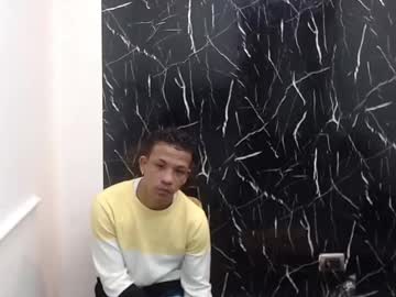 Carlos_Alber12 Chaturbate stream image from April 22, 2025