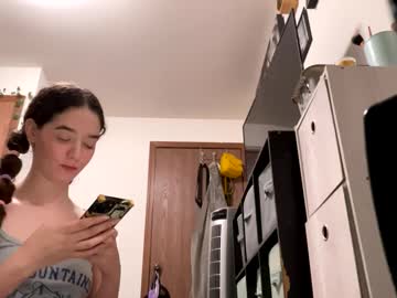 Kylieexoxoxo2432 Chaturbate stream image from April 22, 2025