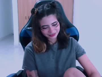 Annacrow Chaturbate stream image from April 22, 2025