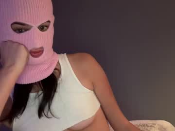 Blushbandits Chaturbate stream image from April 22, 2025