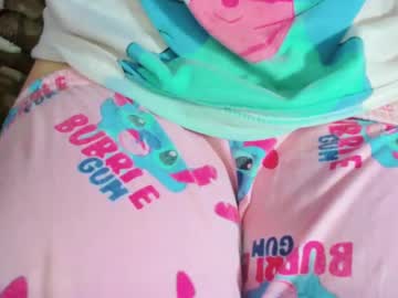 Zooeybelair Chaturbate stream image from April 22, 2025