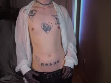 Pantivik Chaturbate stream image from April 22, 2025