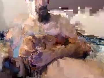 Daddybe4r Chaturbate stream image from April 22, 2025