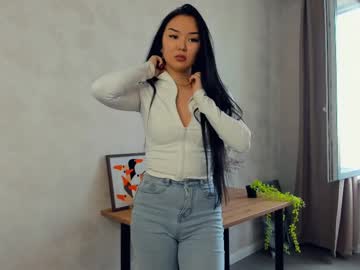 Dollycavell Chaturbate stream image from April 22, 2025