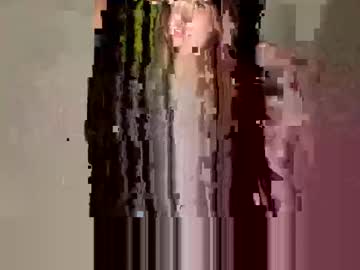 Em_Luv Chaturbate stream image from April 22, 2025