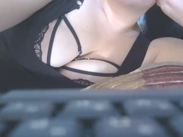 Millicent_Toi Chaturbate stream image from April 22, 2025