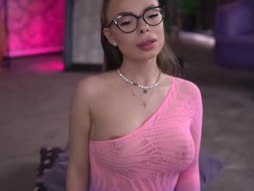 Seravondeee Chaturbate stream image from April 22, 2025