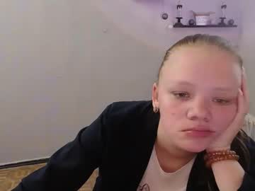 Layralove Chaturbate stream image from April 22, 2025