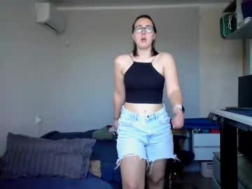 Bloomsis Chaturbate stream image from April 22, 2025