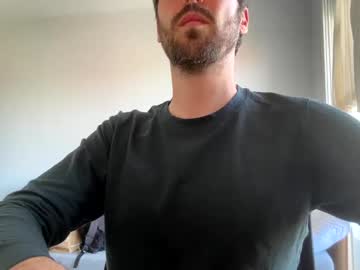 Johnystonee Chaturbate stream image from April 22, 2025