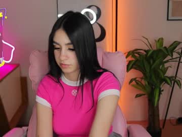Dina_Foxxx Chaturbate stream image from April 22, 2025