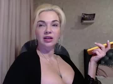 Luciasnowy Chaturbate stream image from April 22, 2025