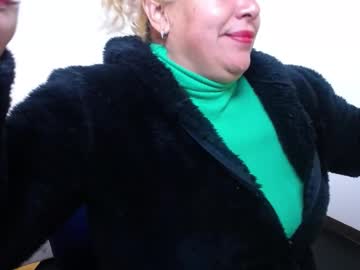 Saralovens Chaturbate stream image from April 22, 2025
