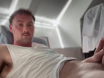 Hungrybuns Chaturbate stream image from April 22, 2025