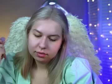 Tinatayler Chaturbate stream image from April 22, 2025
