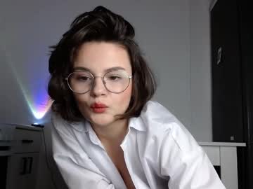Junnewers Chaturbate stream image from April 22, 2025