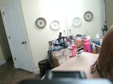 Everleighlux Chaturbate stream image from April 22, 2025